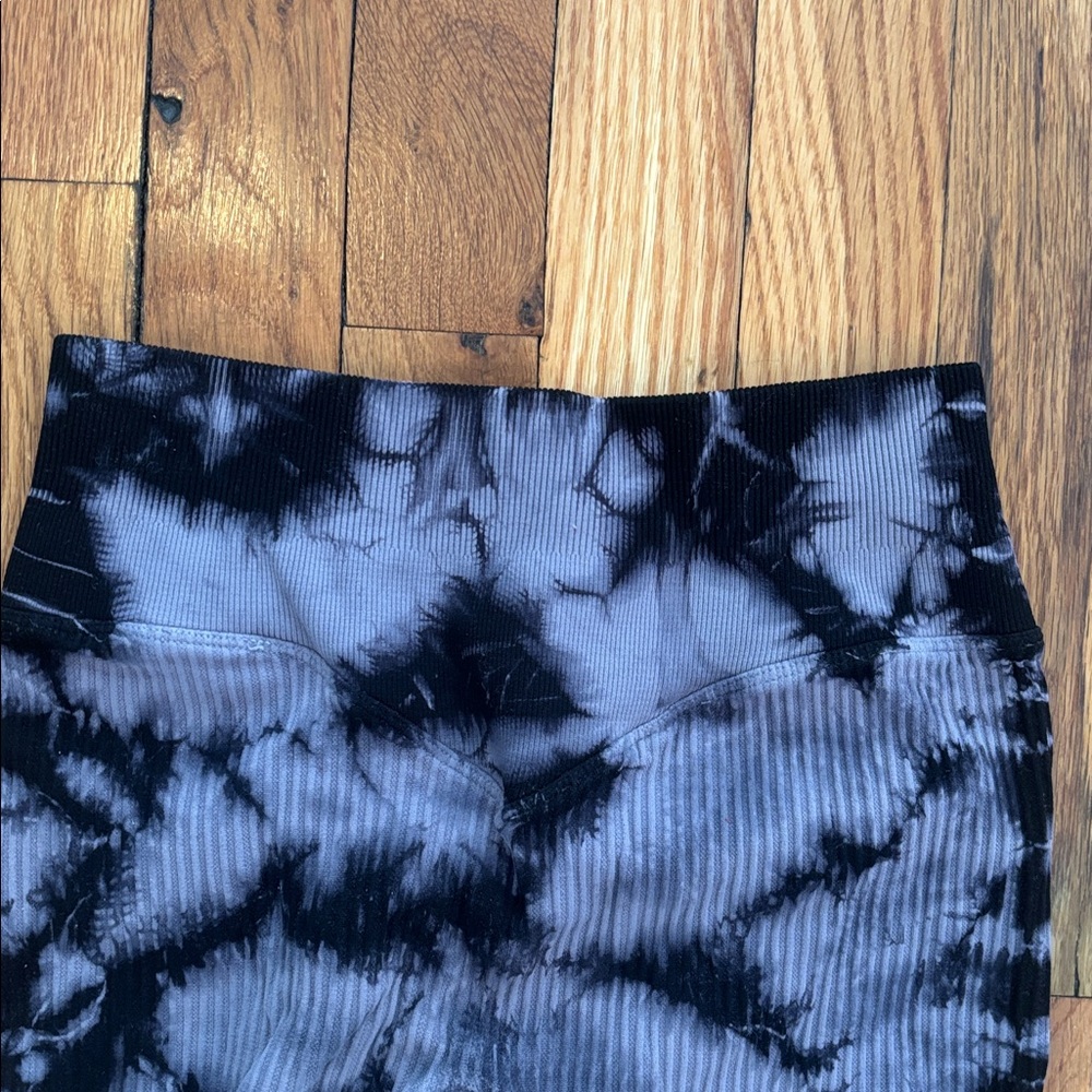Bombshell Sportswear Black & Gray Ribbed Tie-Dye Leggings - Picture 6 of 6
